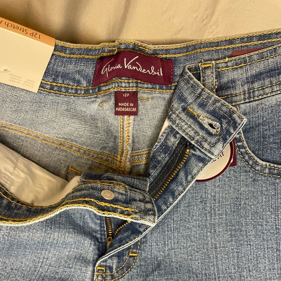 NWT Gloria Vanderbilt Light Blue Relaxed Jeans - Picture 6 of 6